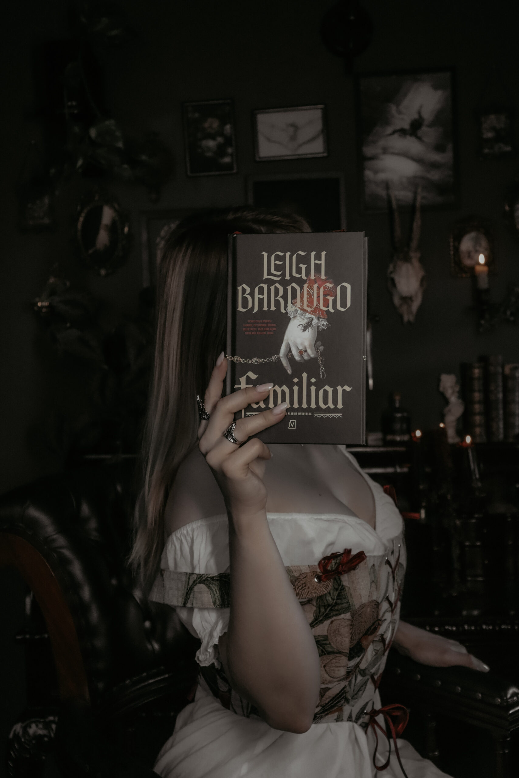 „Familiar” – Leigh Bardugo