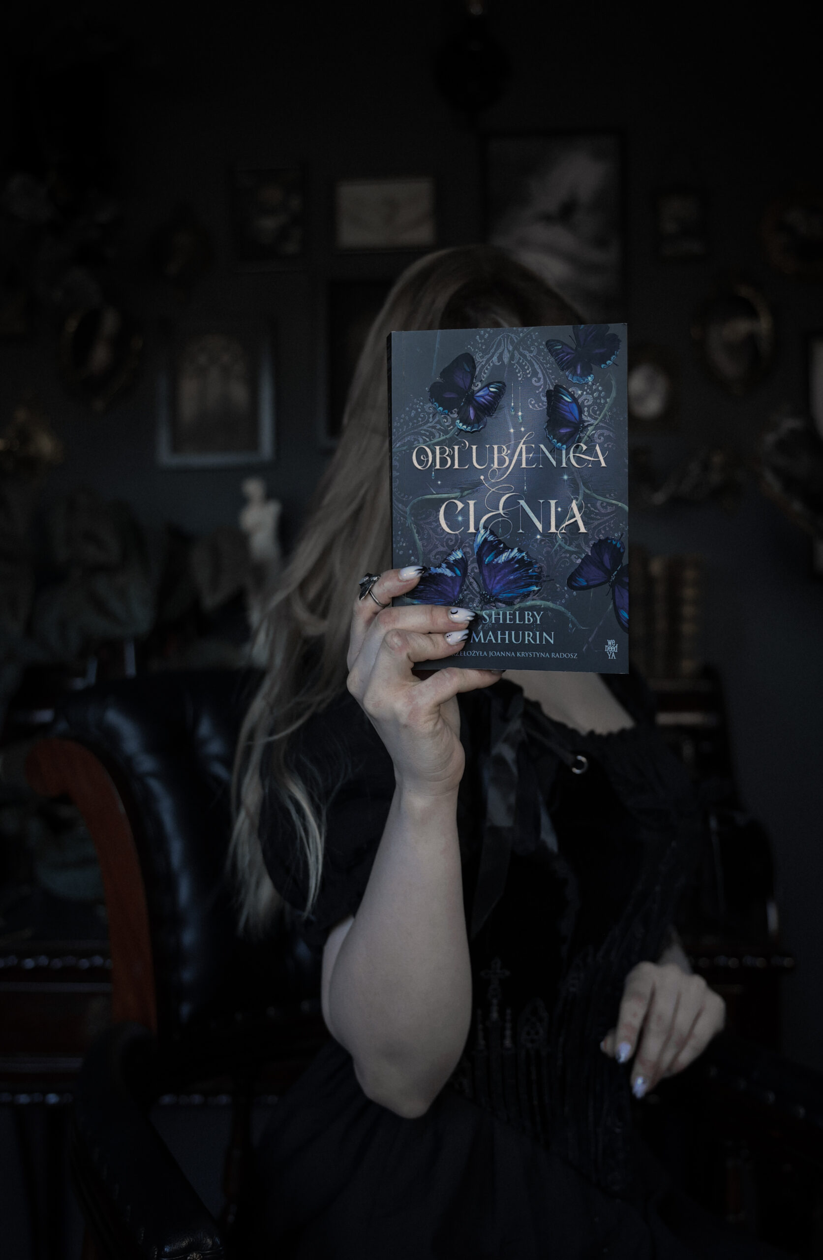 „Oblubienica cienia” – Shelby Mahurin